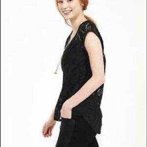 🦩BANANA REPUBLIC Hibiscus Lace Top / Size M (🦩2 for $25 )